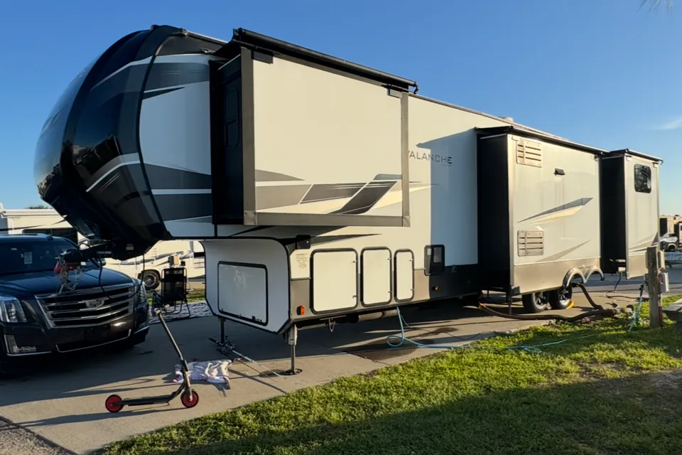 Matt's Keystone Avalanche Fifth Wheel