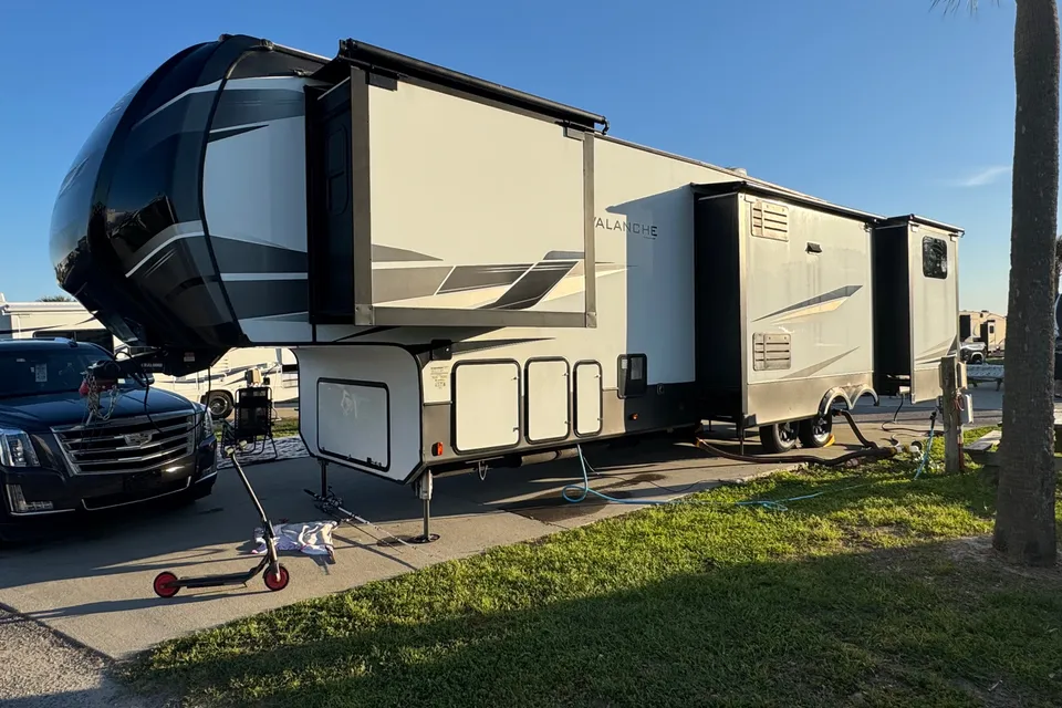 Matt's Keystone Avalanche Fifth Wheel