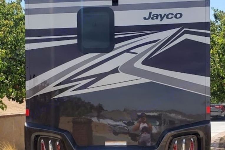Luxury 2022 Mercedes Jayco Melbourne Prestige (Pet Friendly) WiFi, Exclusive Features