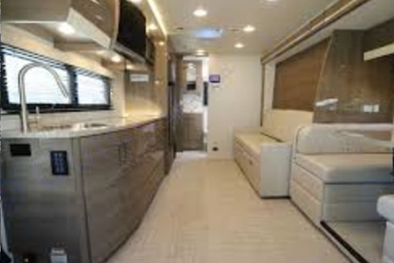 Luxury 2022 Mercedes Jayco Melbourne Prestige (Pet Friendly) WiFi, Exclusive Features