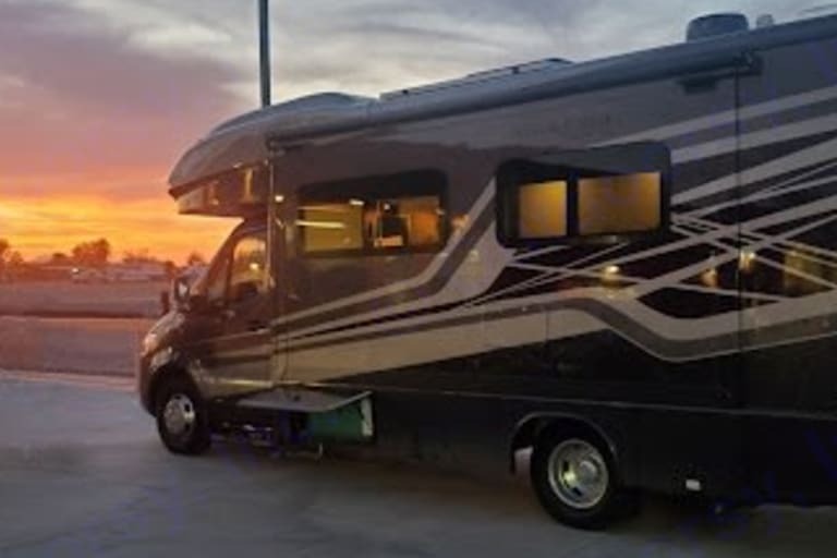 Luxury 2022 Mercedes Jayco Melbourne Prestige (Pet Friendly) WiFi, Exclusive Features