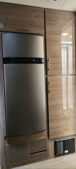 Luxury 2022 Mercedes Jayco Melbourne Prestige (Pet Friendly) WiFi, Exclusive Features