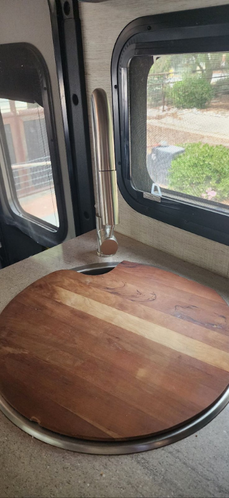 Luxury 2022 Mercedes Jayco Melbourne Prestige (Pet Friendly) WiFi, Exclusive Features