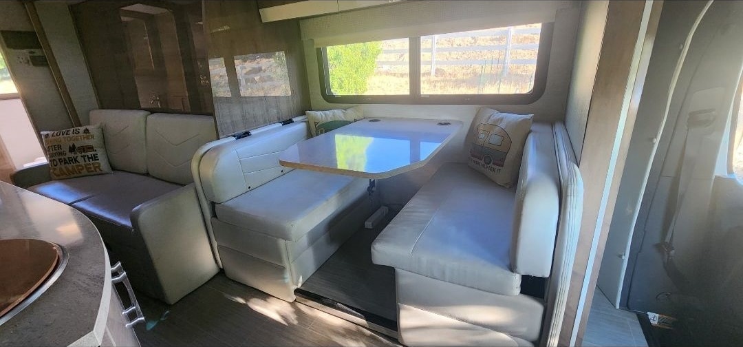 Luxury 2022 Mercedes Jayco Melbourne Prestige (Pet Friendly) WiFi, Exclusive Features