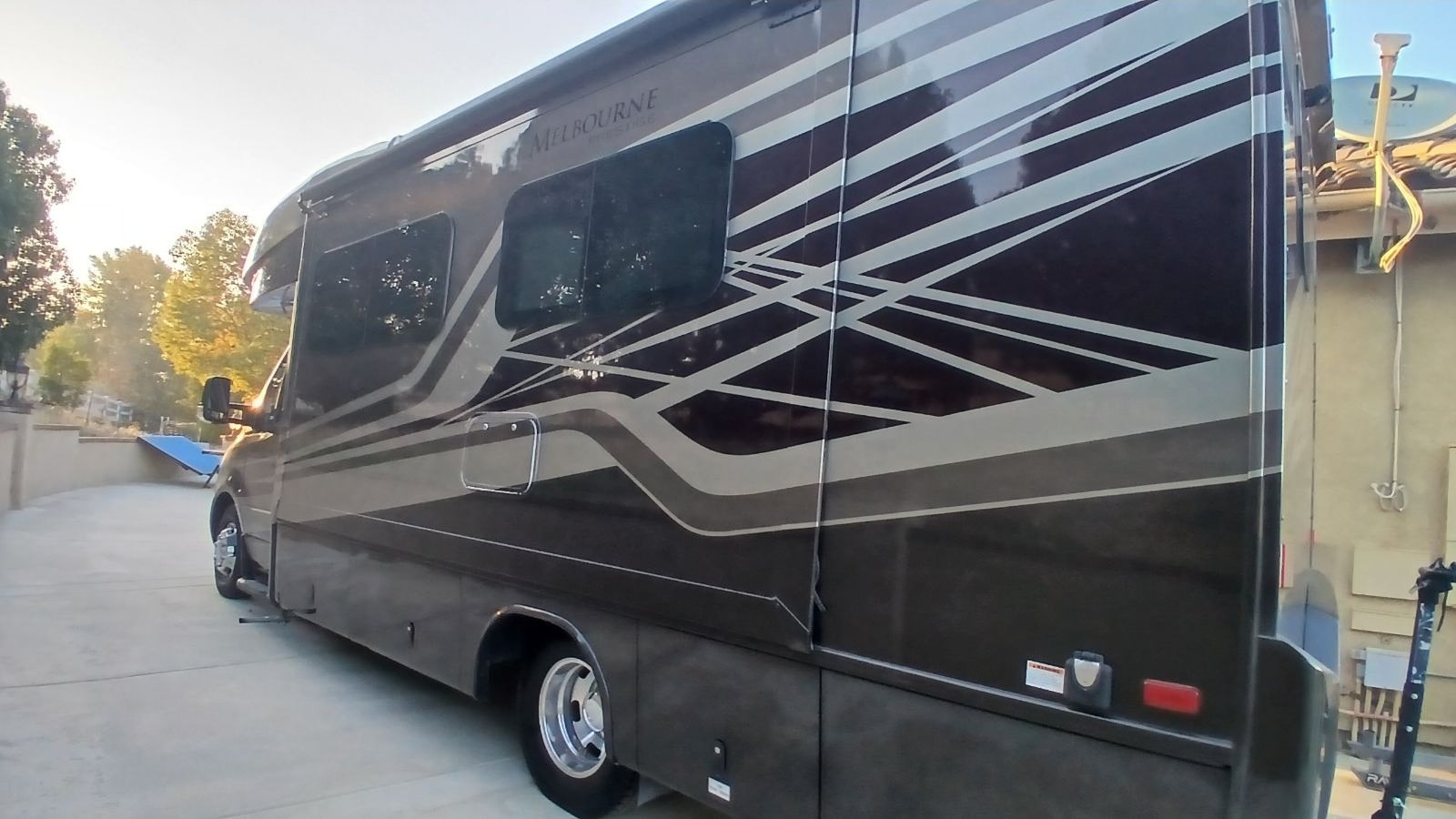 Luxury 2022 Mercedes Jayco Melbourne Prestige (Pet Friendly) WiFi, Exclusive Features