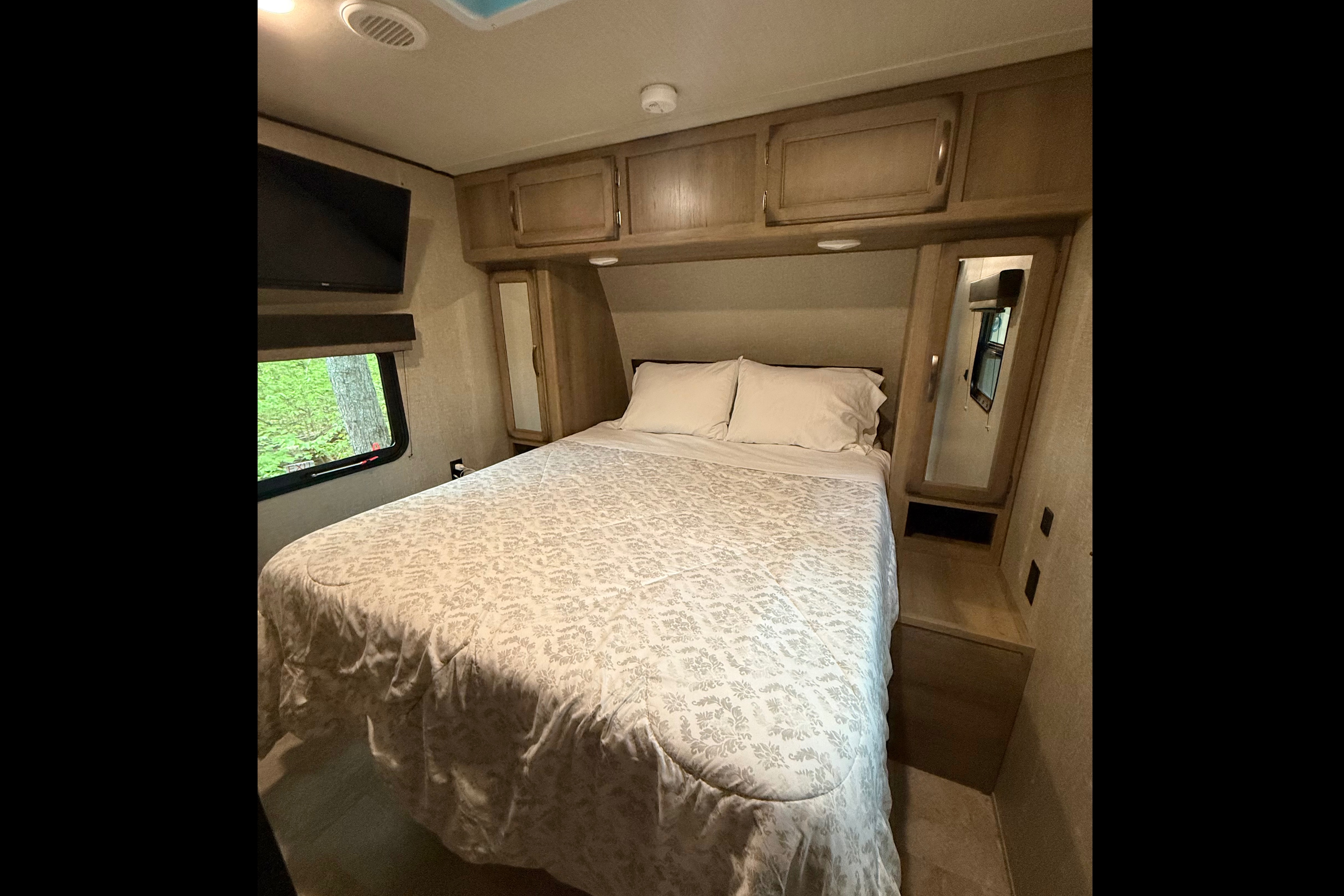 Gordon's Grand Design 28MKS Travel Trailer