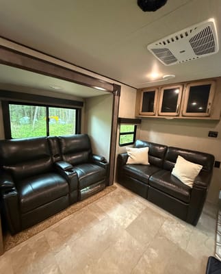 Gordon's Grand Design 28MKS Travel Trailer