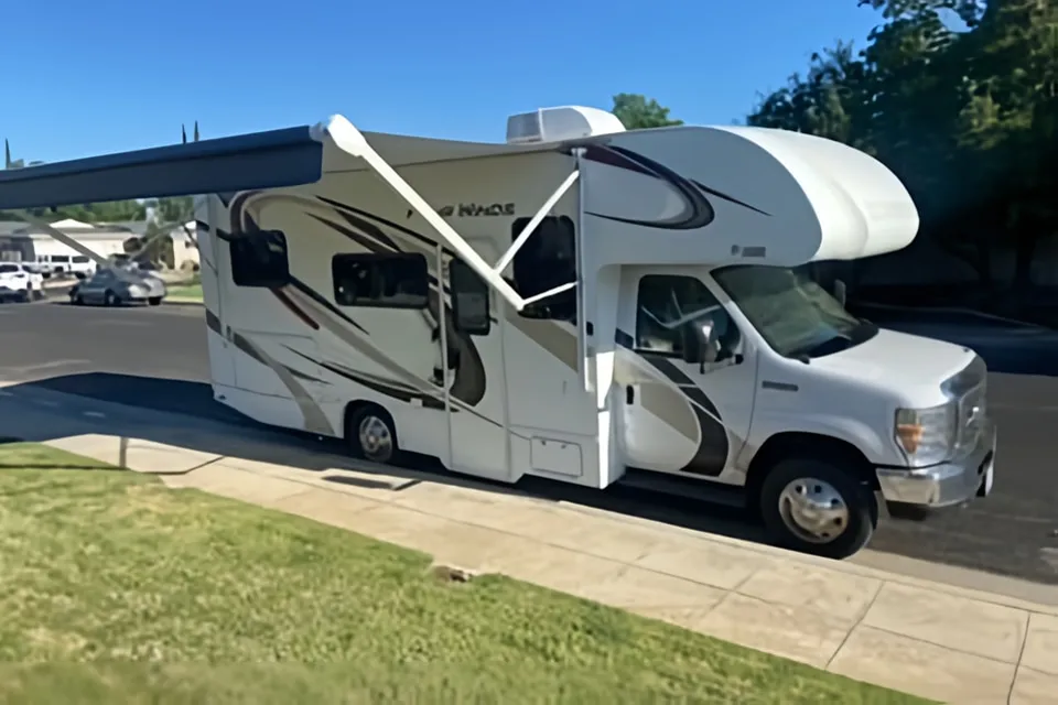 MARK's Thor Motor Coach four winds Class C