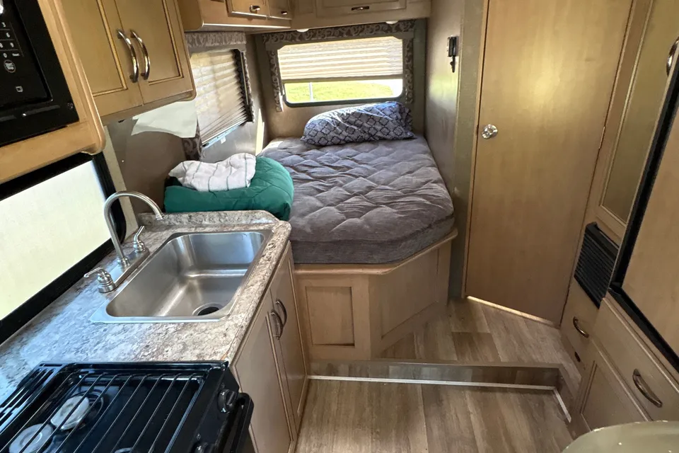 MARK's Thor Motor Coach four winds Class C