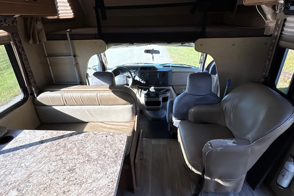 MARK's Thor Motor Coach four winds Class C