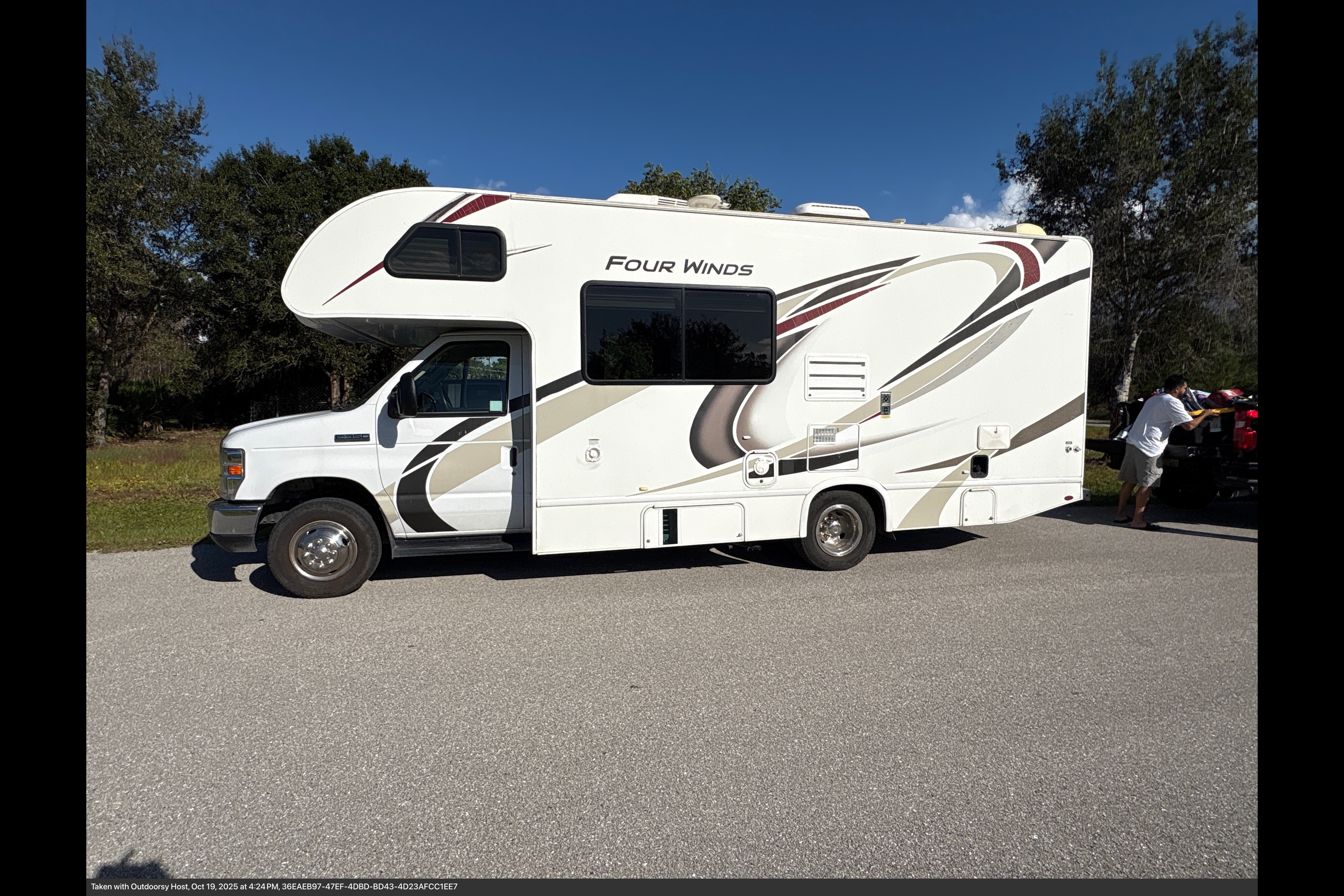 MARK's Thor Motor Coach four winds Class C