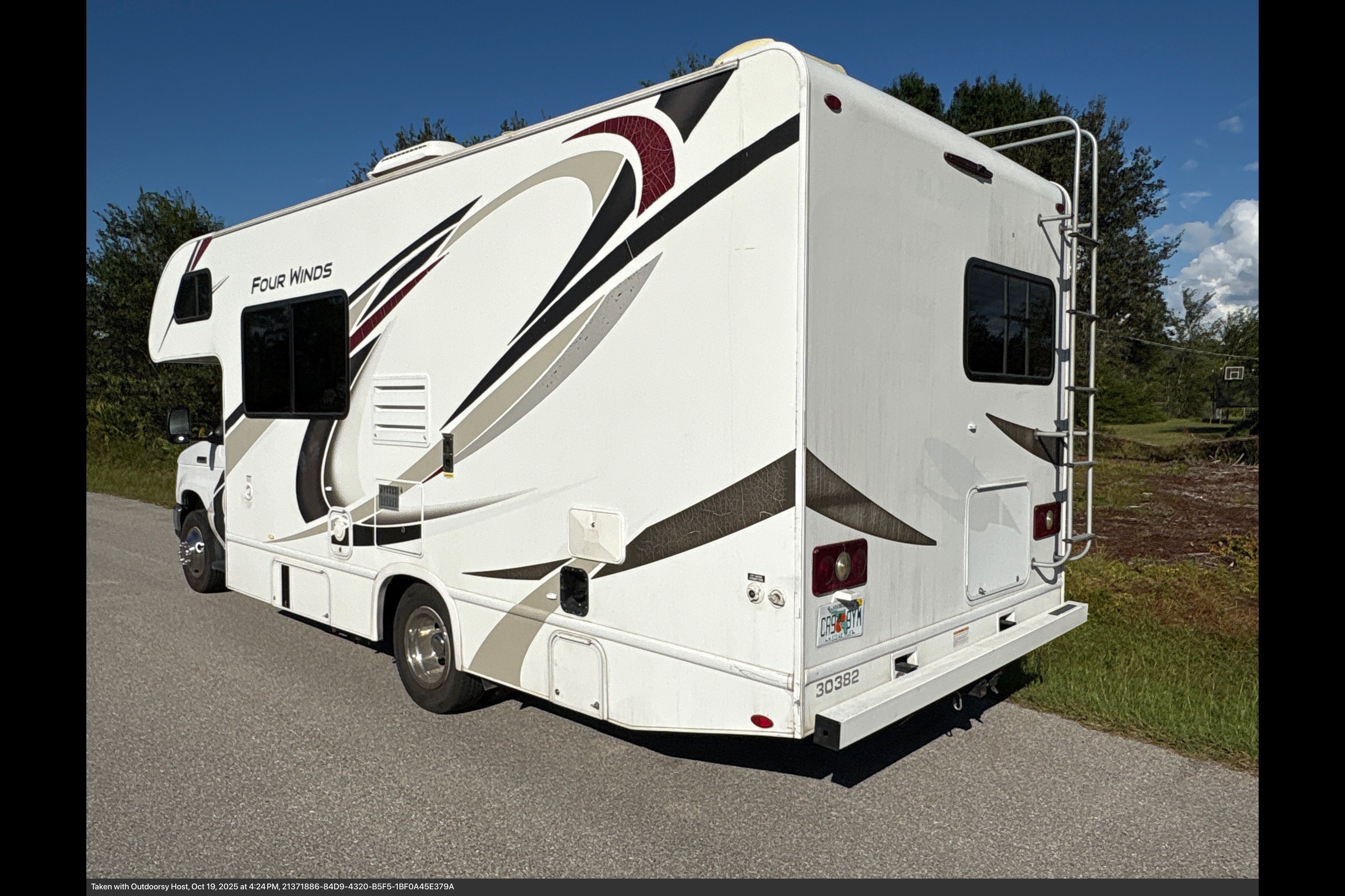 MARK's Thor Motor Coach four winds Class C
