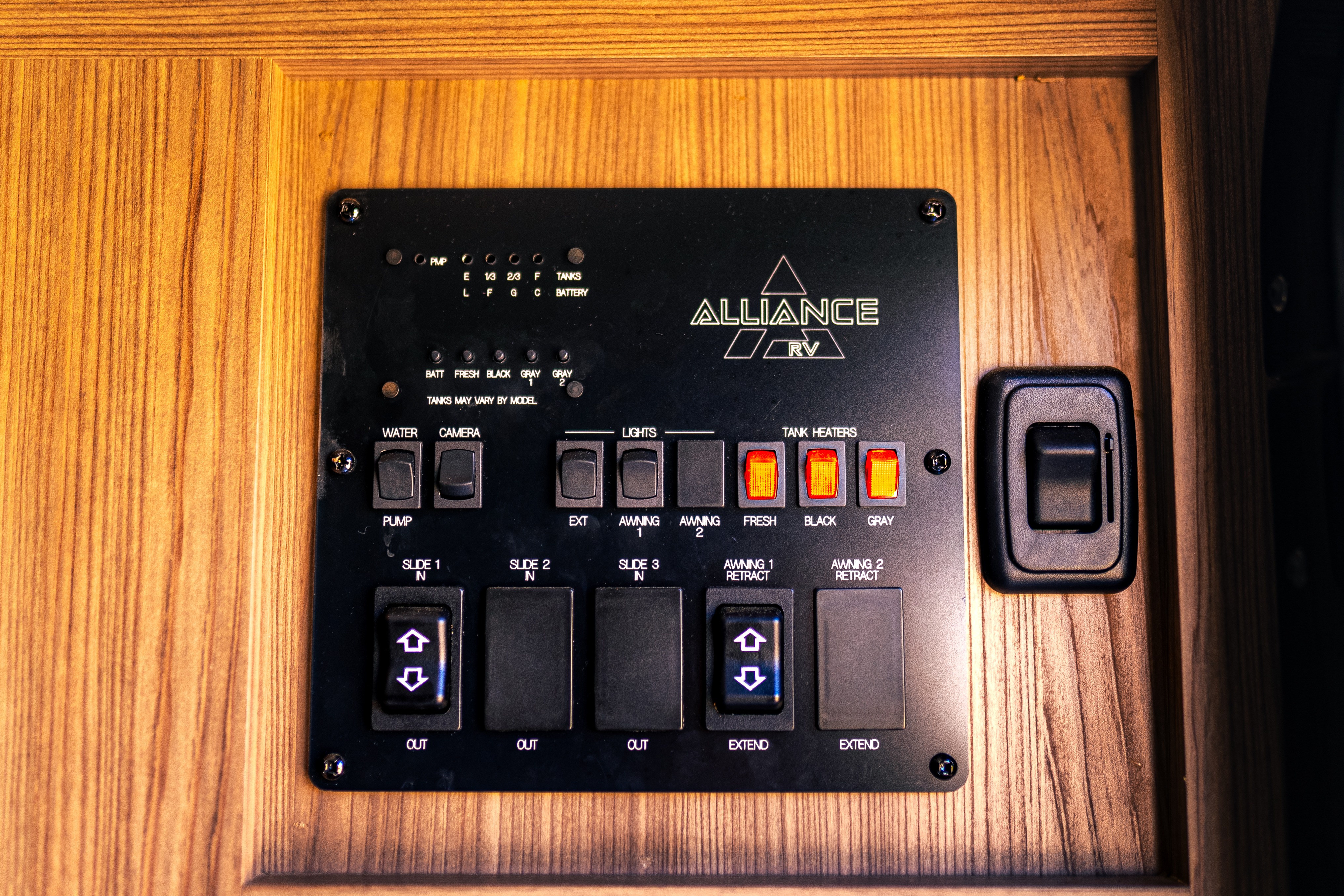 Travis's Alliance RV Delta 281BH Travel Trailer