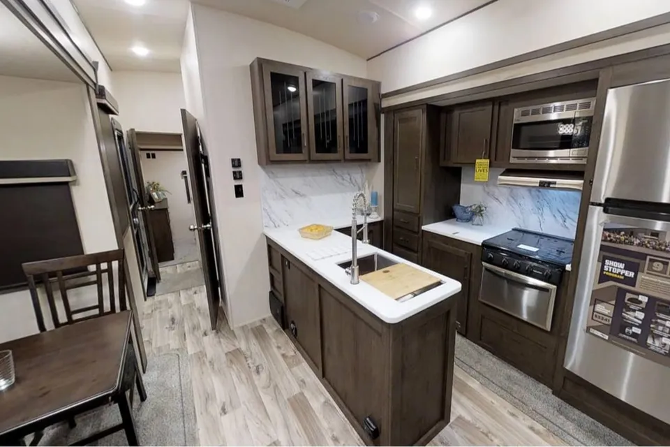 Coonhound RV Hemisphere 378FL  