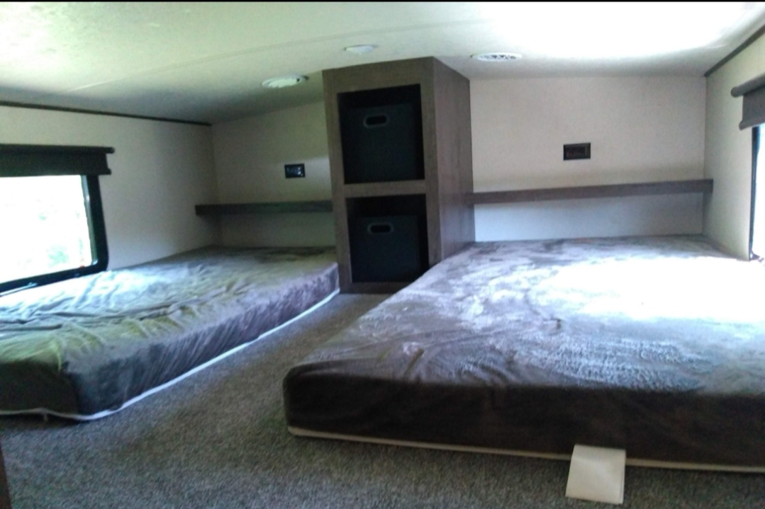 Coonhound RV Hemisphere 378FL  