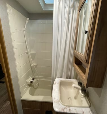 Matthews’ Coachmen Freedom Express Travel Trailer