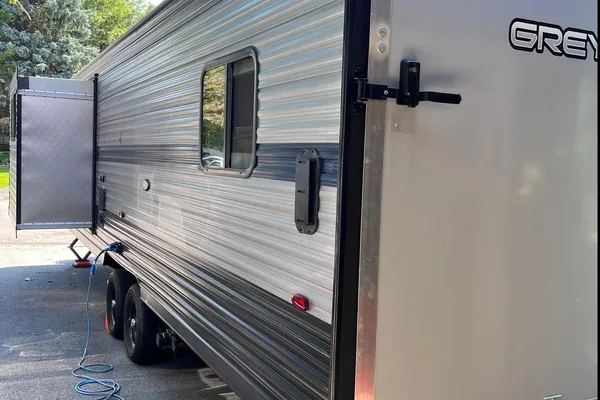 Grey Wolf 27RR (Rear Ramp) Toy Hauler