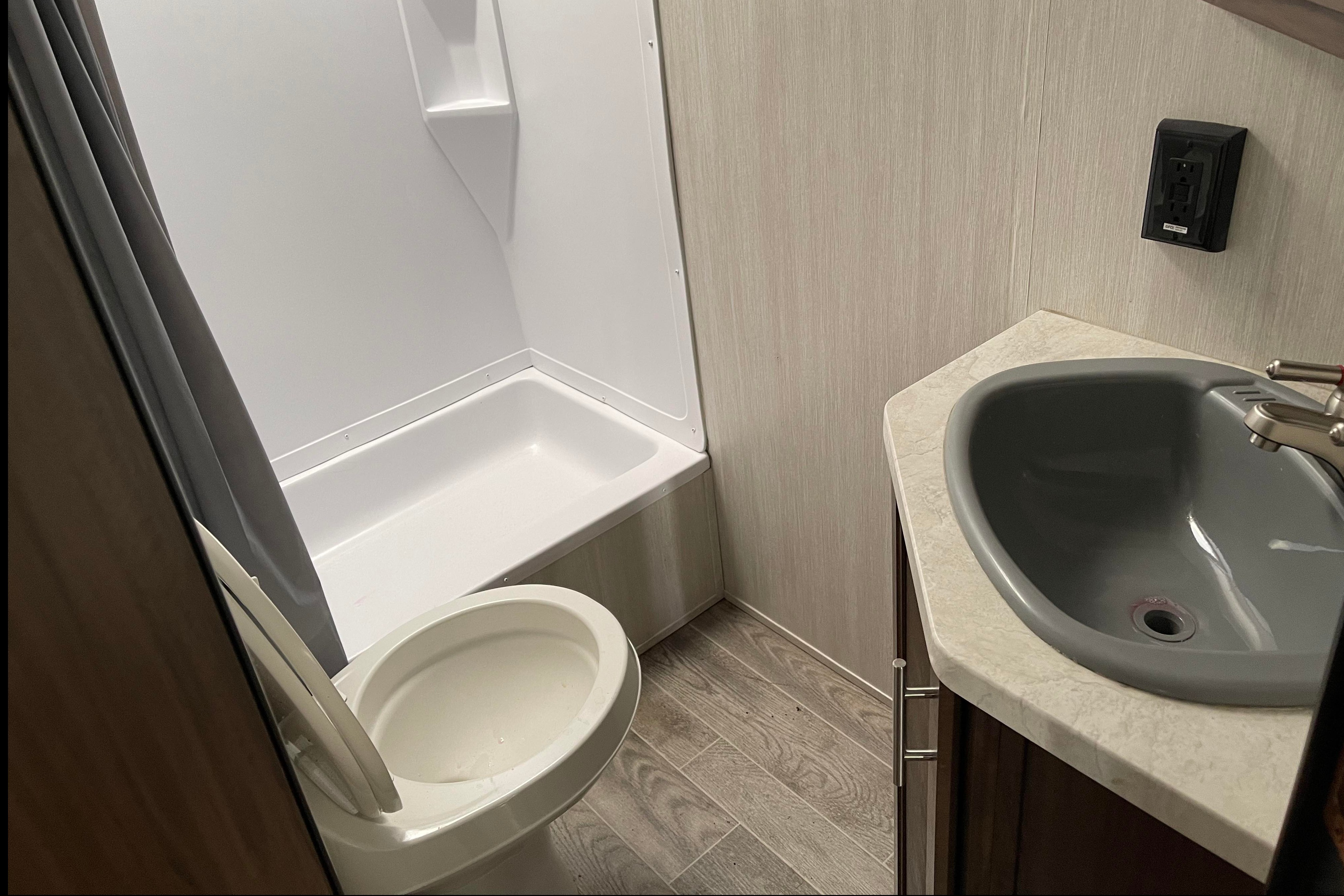 Family Friendly Trailer, Great for getaways! Sleeps up to 8
