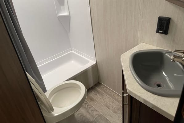 Family Friendly Trailer, Great for getaways! Sleeps up to 8