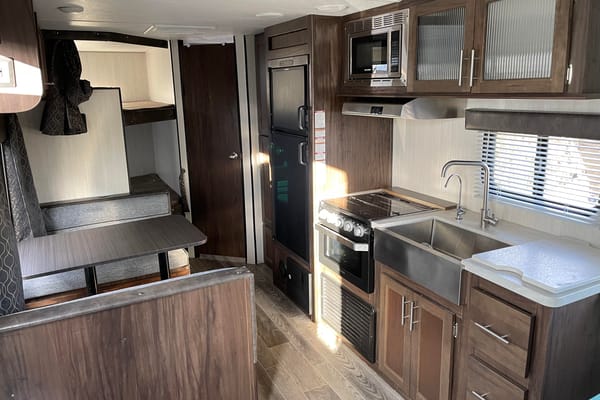 Family Friendly Trailer, Great for getaways! Sleeps up to 8