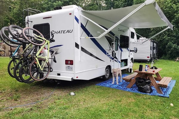 La Vie de Chateau / Castle Life (Thor Motor Coach Chateau 26B Class C)
