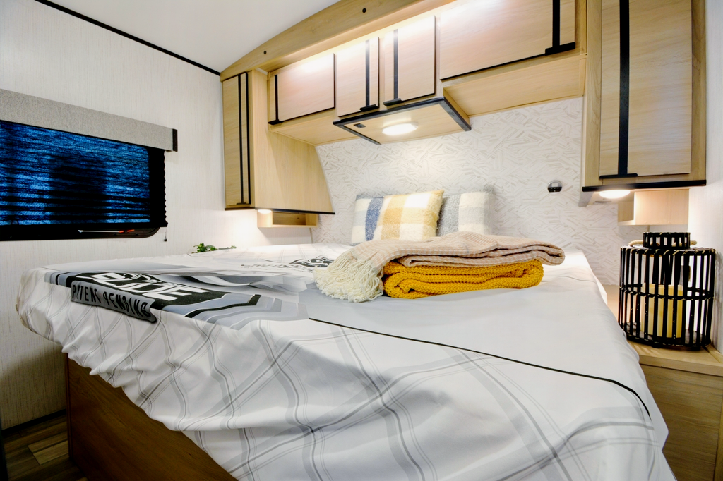 Say hello to "Wisdom"! Our 22 Radiance 28QD! Located near Table Rock Lake, Branson Missouri & Lake Of The Ozarks