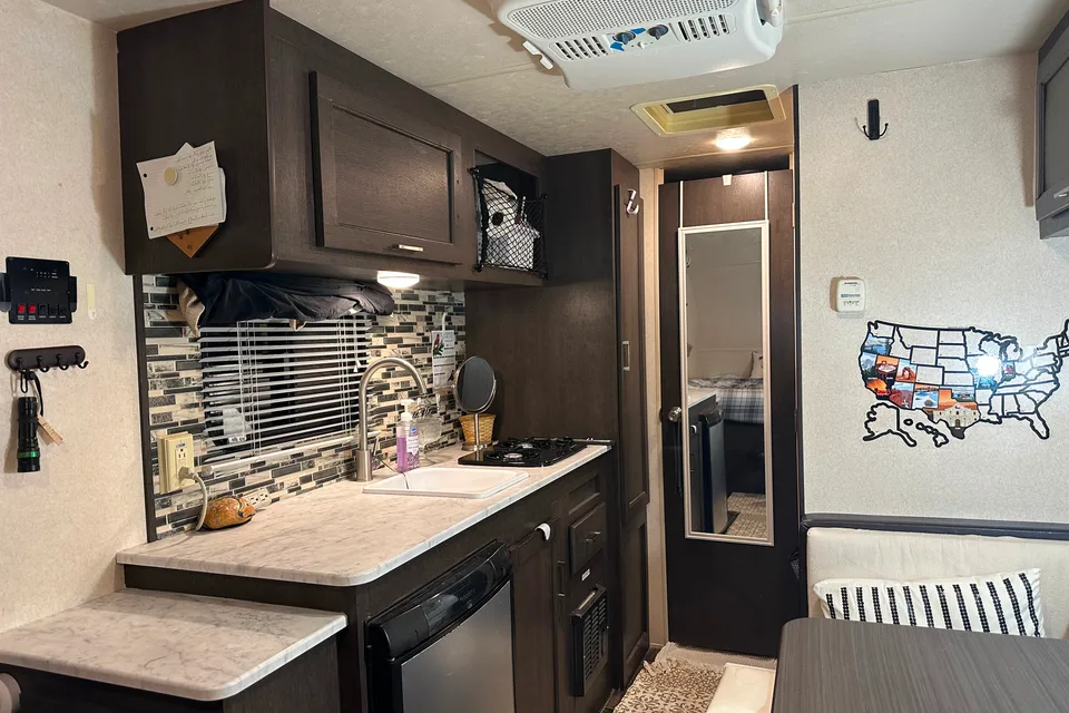 Muhanad's Forest River EVO Floorplan: 177BH Travel Trailer
