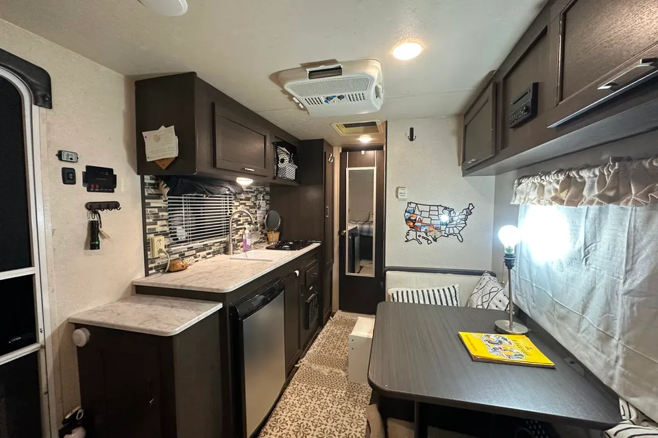 Muhanad's Forest River EVO Floorplan: 177BH Travel Trailer