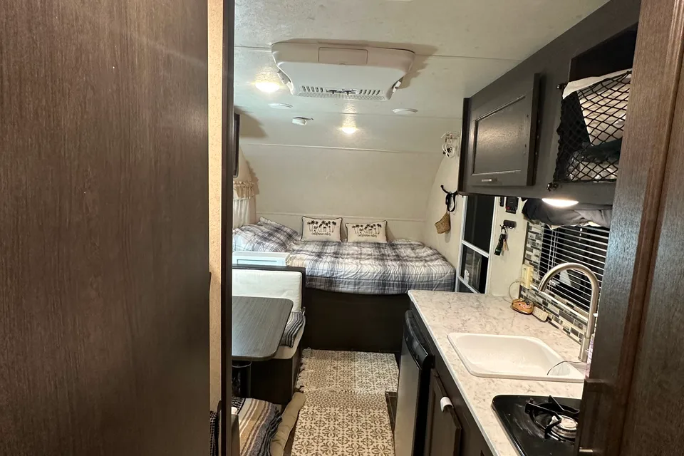 Muhanad's Forest River EVO Floorplan: 177BH Travel Trailer