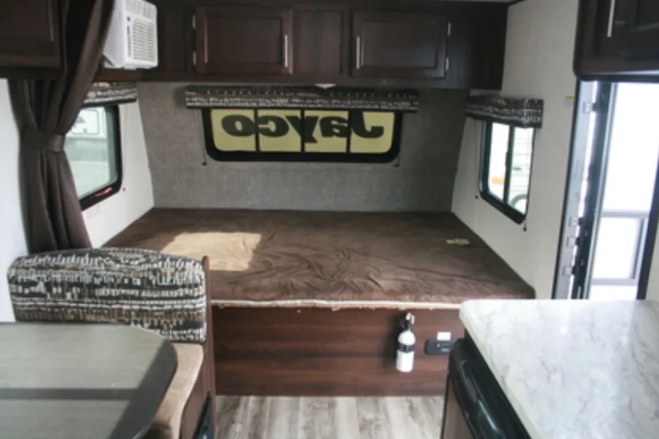 The Cozy Camp Cruiser – Jayco Jay Flight