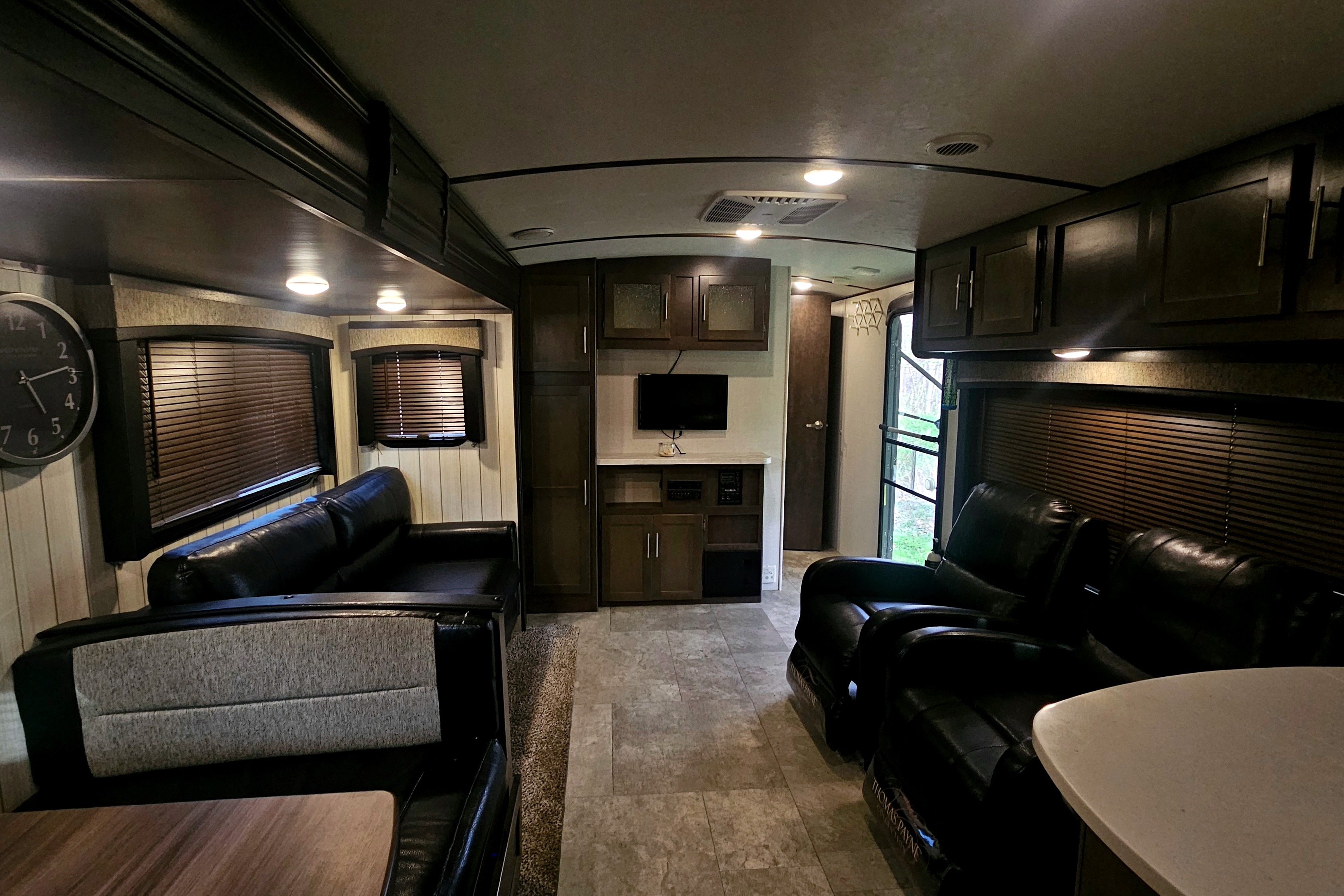 THE DELUXE Crossroads SUNSET TRAIL Travel Trailer