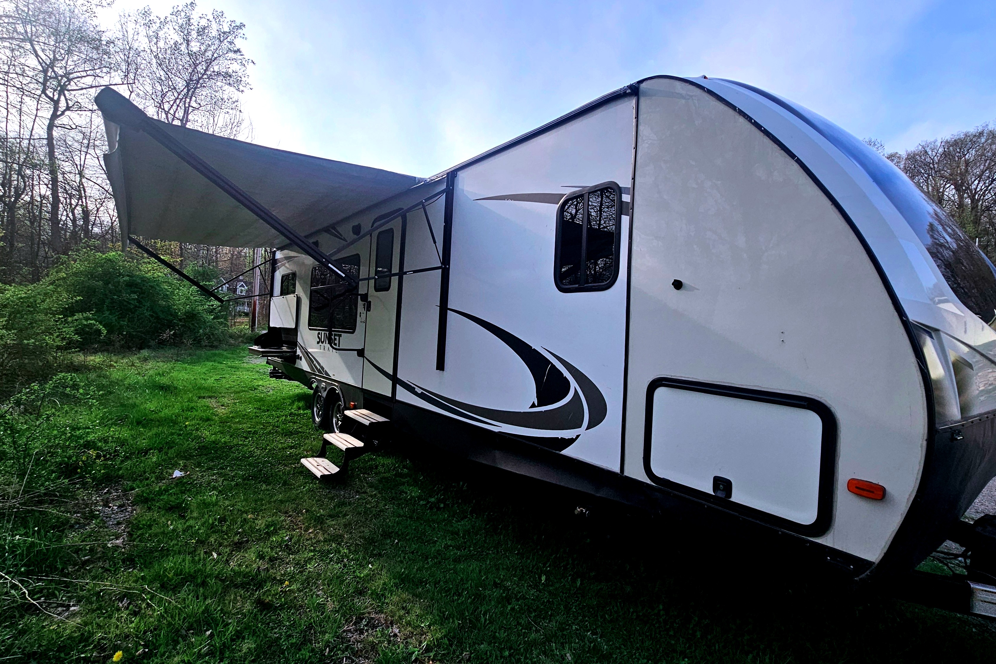 THE DELUXE Crossroads SUNSET TRAIL Travel Trailer