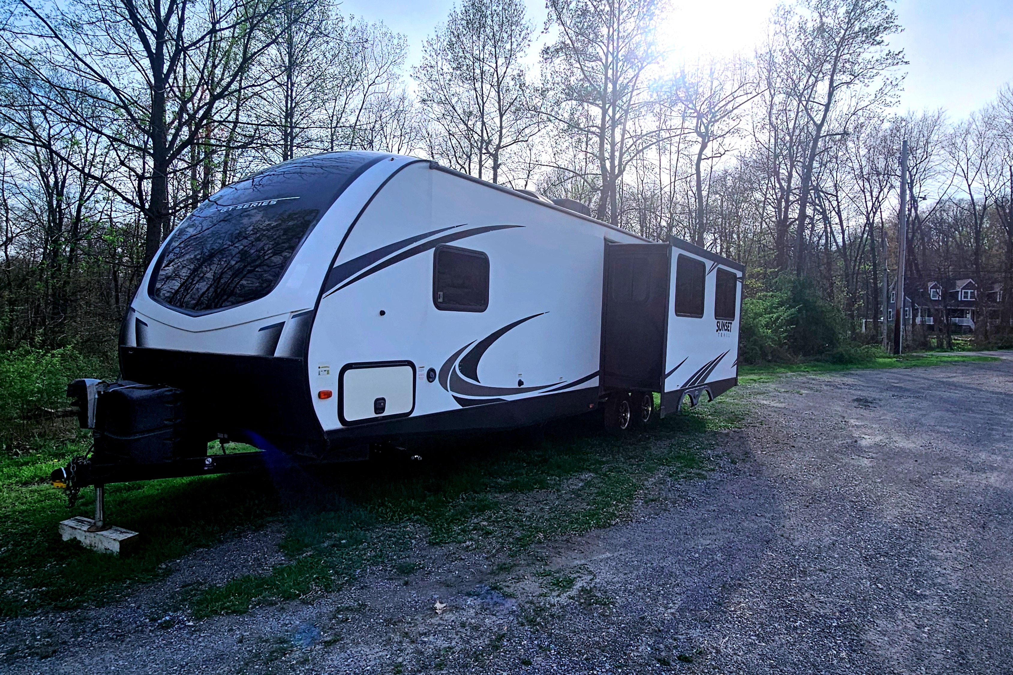 THE DELUXE Crossroads SUNSET TRAIL Travel Trailer