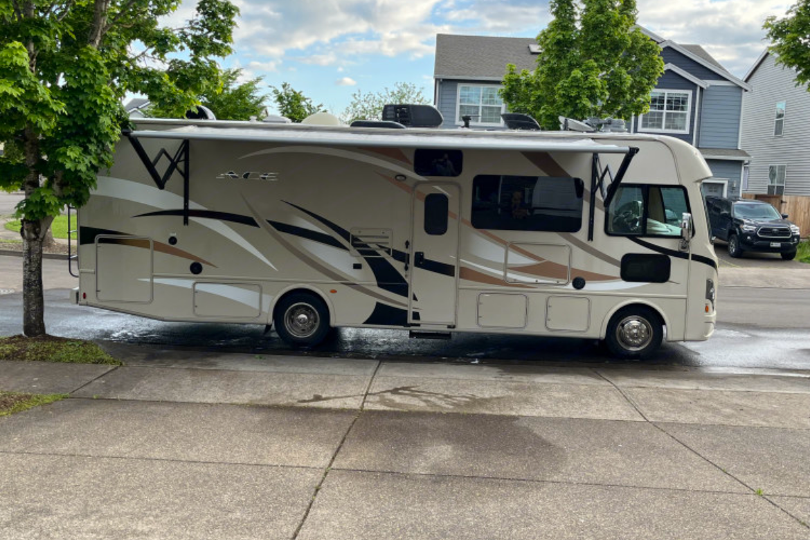 Richard’s Thor Motor Coach Ace Class A
