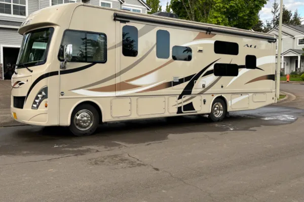 Richard’s Thor Motor Coach Ace Class A