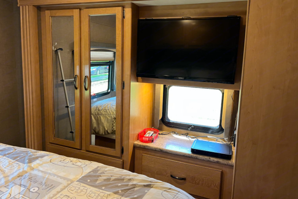 Richard’s Thor Motor Coach Ace Class A