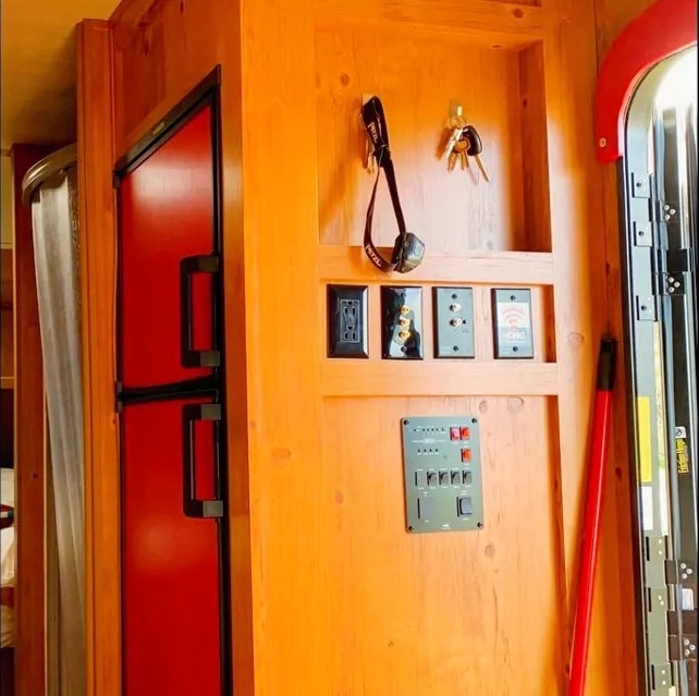 50s Diner Retro Style w/Modern Functionality and Lightweight for Easy Towing with SUV or Light Truck