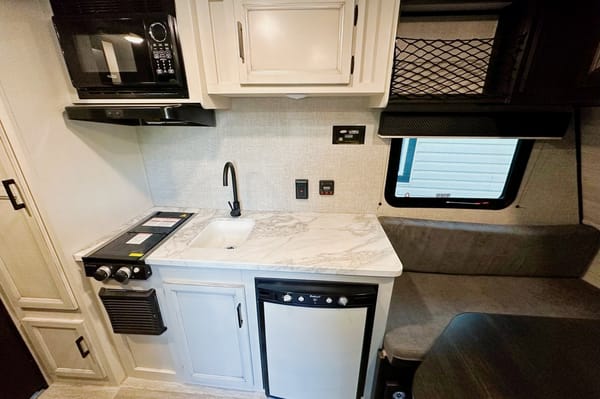 Donovan's Jayco Jay Flight SLX 7 154BH Travel Trailer - SUV Towable!