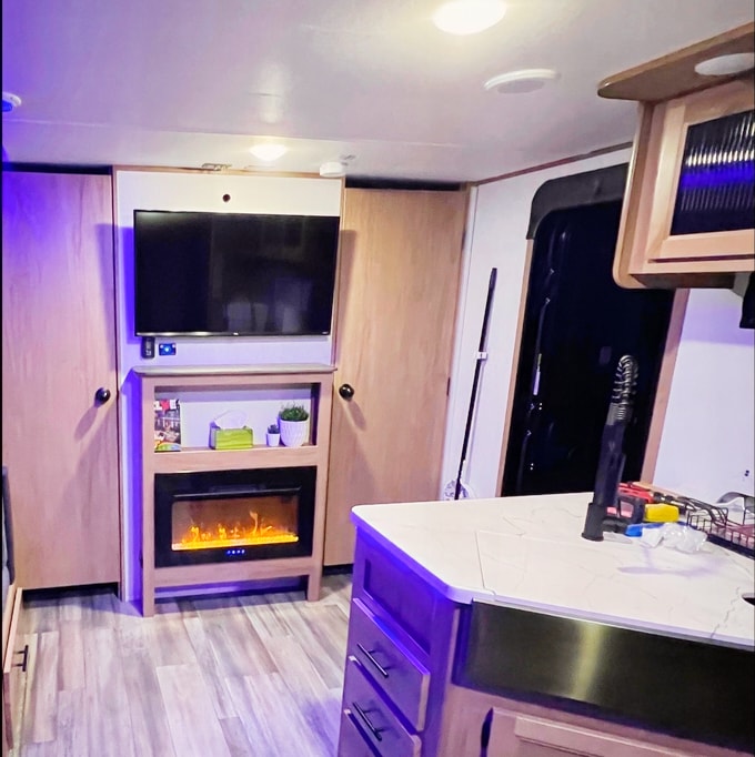 Stan & Kristi’s Alpha Wolf 23DBH-L Travel Trailer
