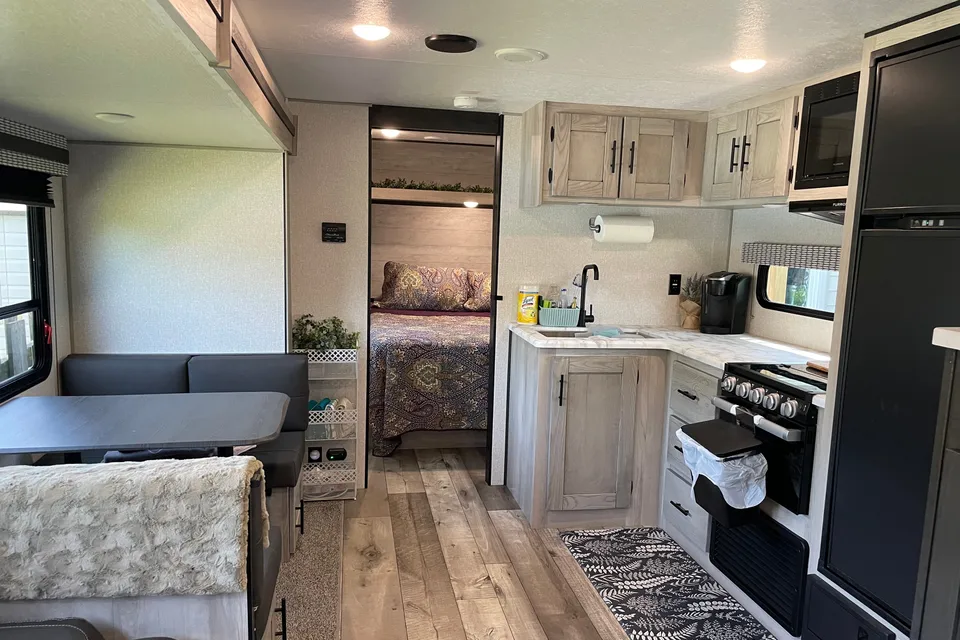 Bloom en Route Travel Trailer