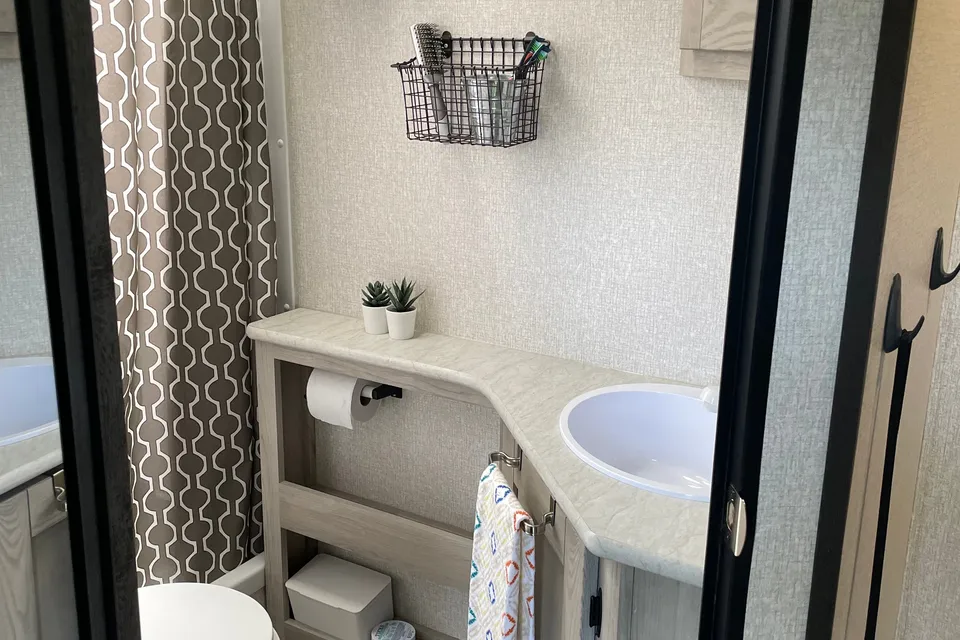 Bloom en Route Travel Trailer