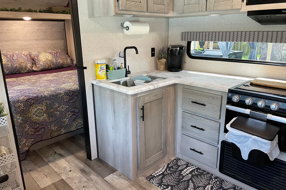Bloom en Route Travel Trailer