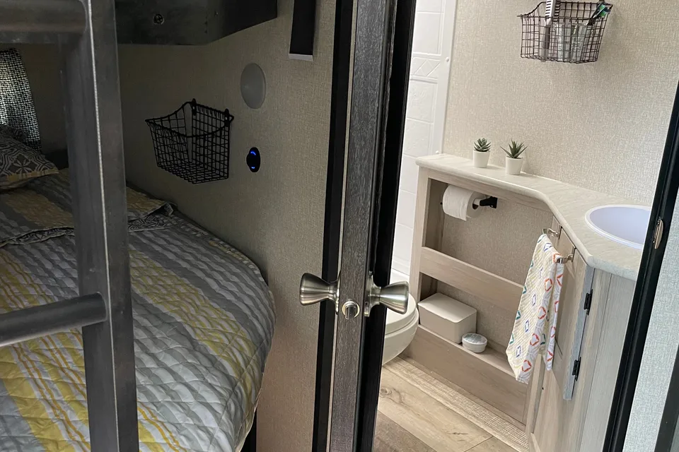 Bloom en Route Travel Trailer