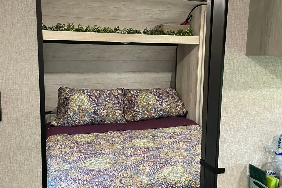 Bloom en Route Travel Trailer