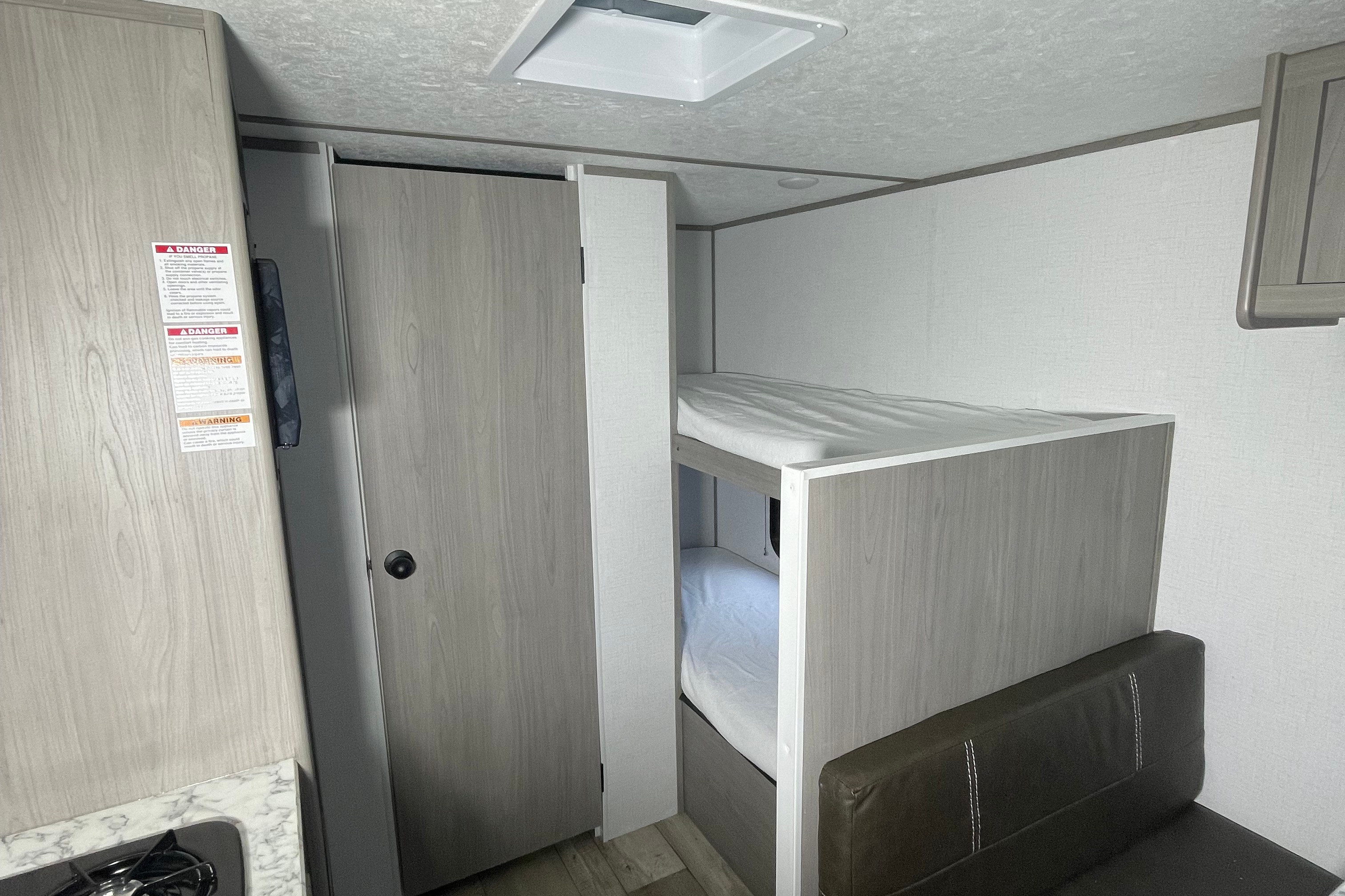Your Gateway to Unforgettable Adventures! Coleman LANTERN LT 17B Travel Trailer