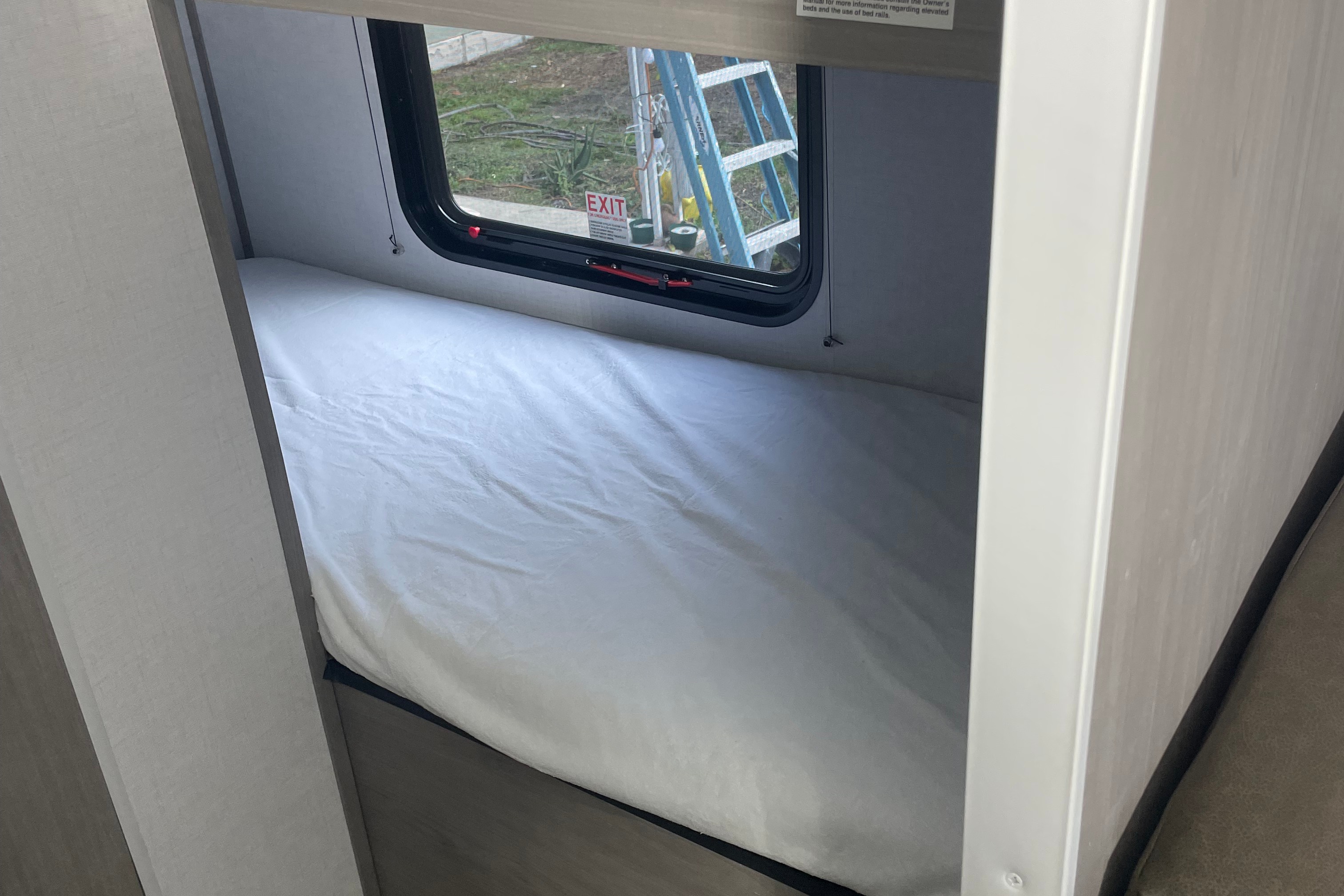 Your Gateway to Unforgettable Adventures! Coleman LANTERN LT 17B Travel Trailer