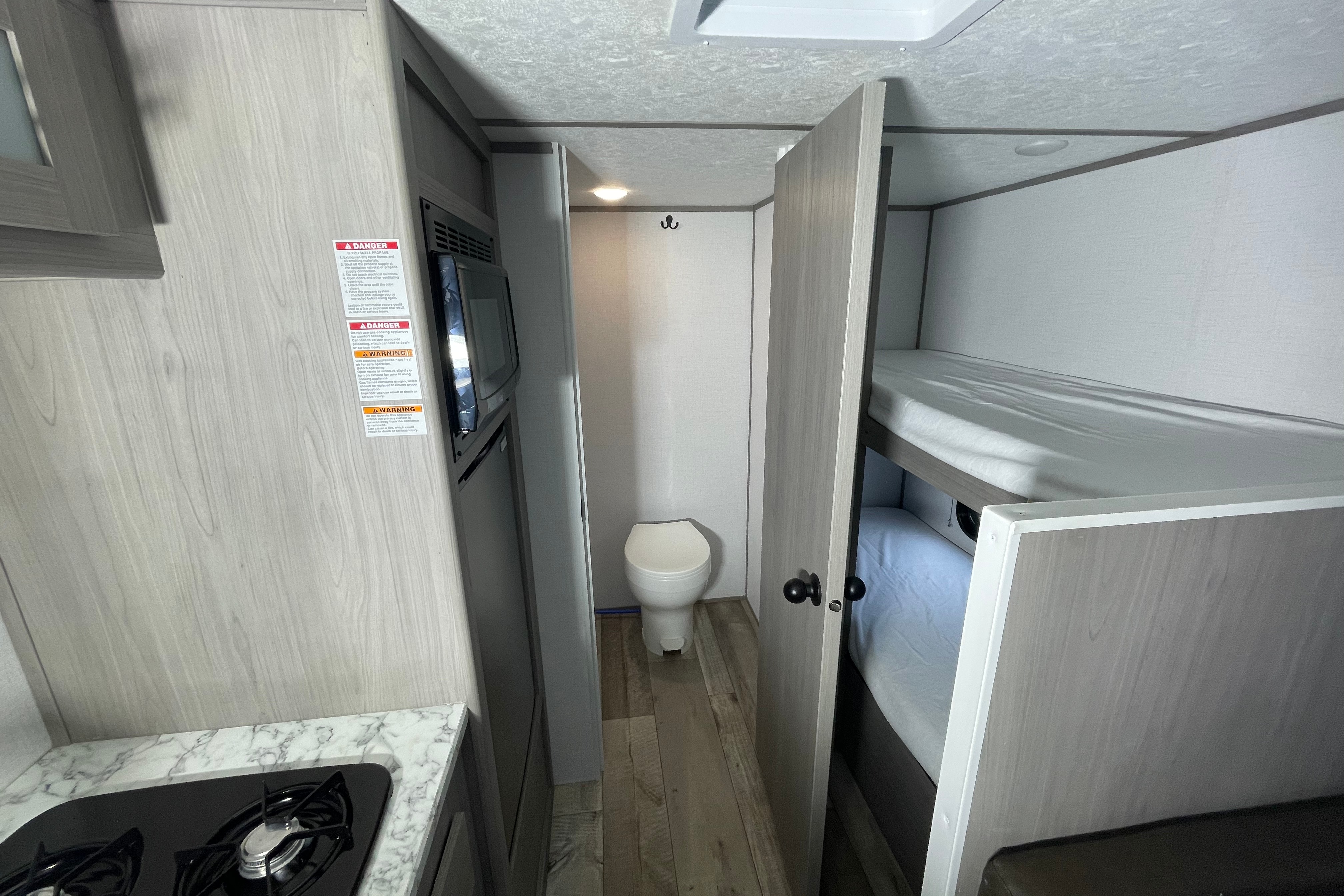 Your Gateway to Unforgettable Adventures! Coleman LANTERN LT 17B Travel Trailer