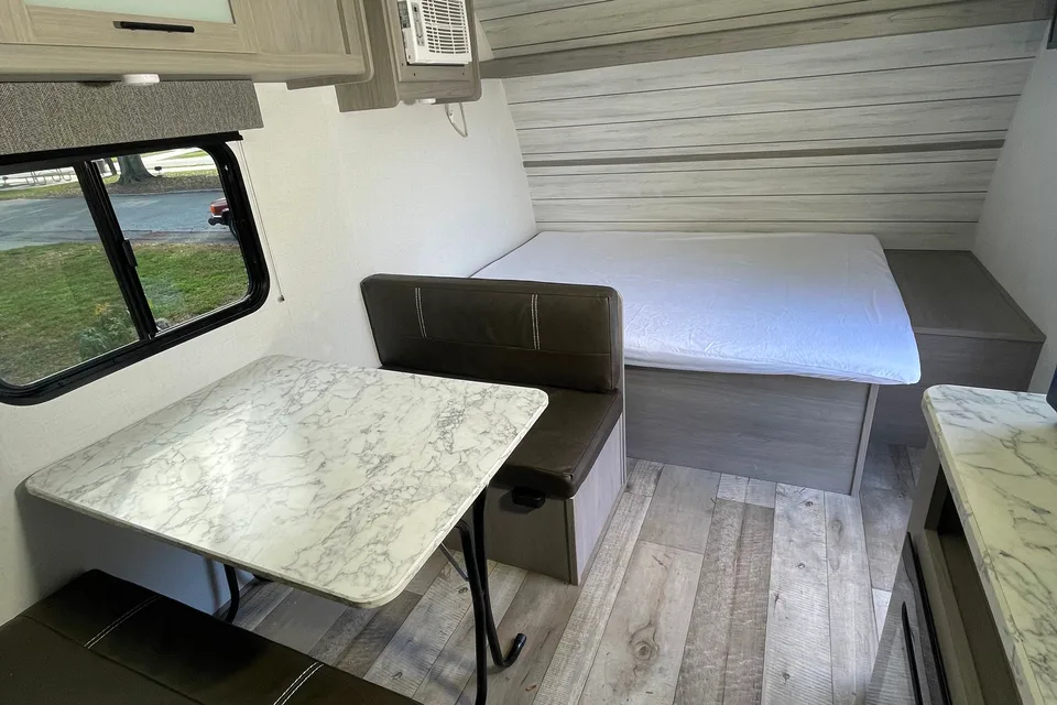 Your Gateway to Unforgettable Adventures! Coleman LANTERN LT 17B Travel Trailer