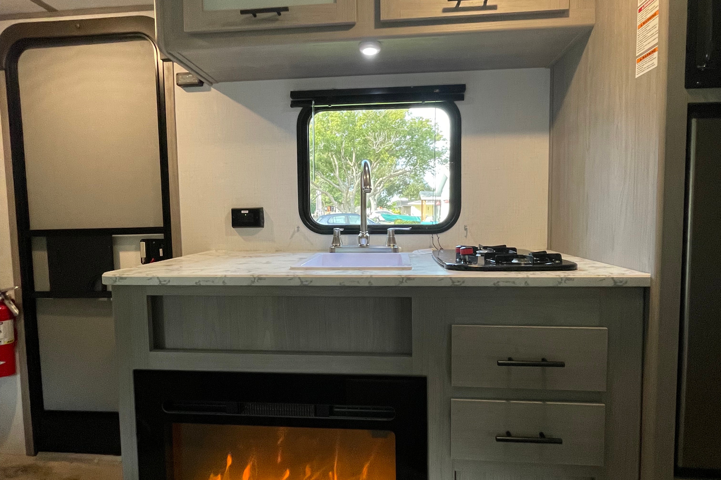Your Gateway to Unforgettable Adventures! Coleman LANTERN LT 17B Travel Trailer