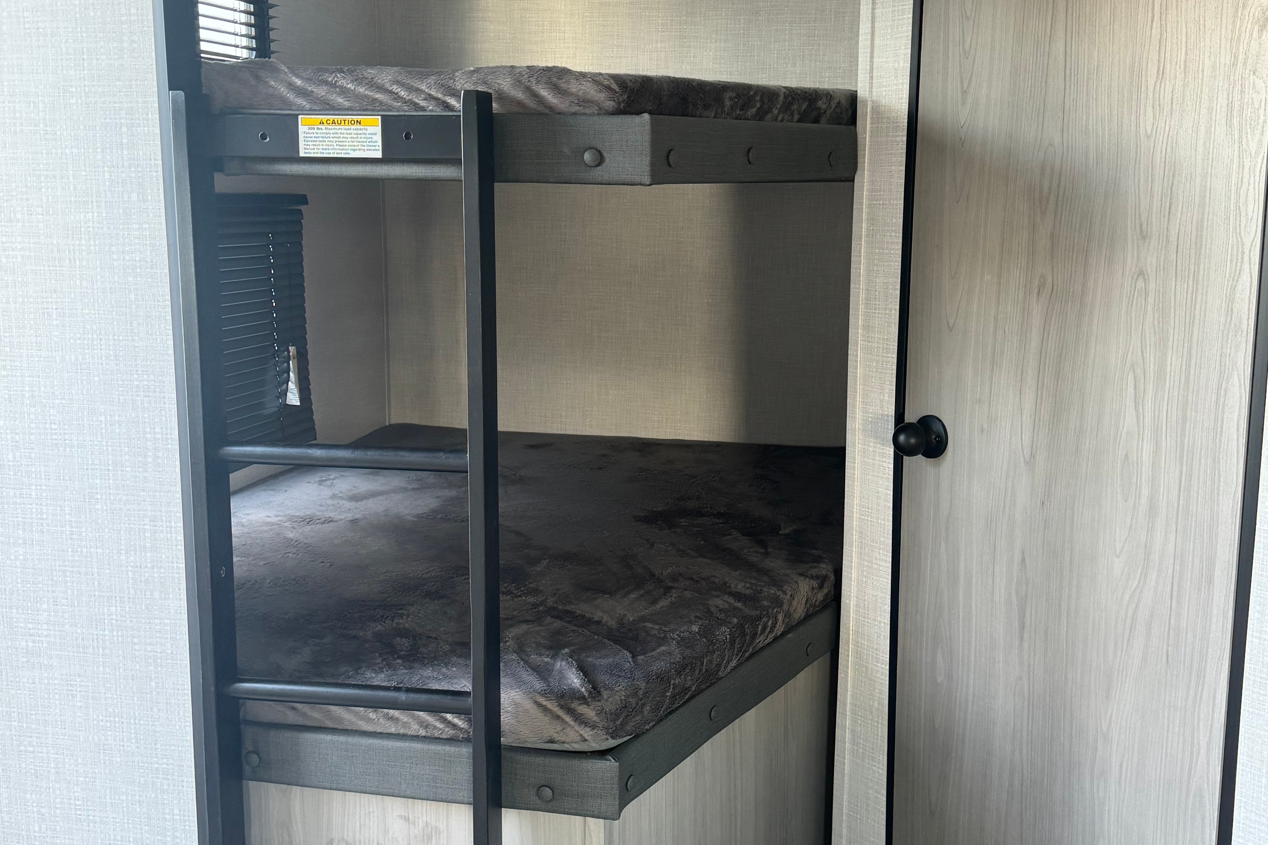 jimmy's Coleman 2835bh Travel Trailer